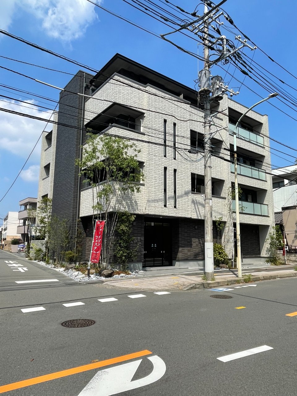 　　　　　　　　　　　　　　　駅から徒歩3分の新築！！