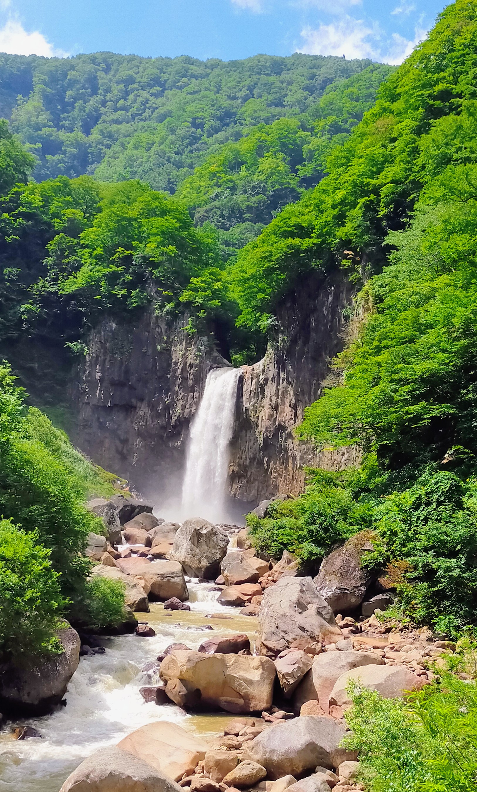 生憎の雨で…苗名滝