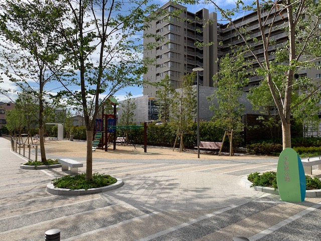 ＜茨木市 中津町＞新しくできたマンション ウエリス茨木のすぐ横に、今年 中津東公園 ができました。 