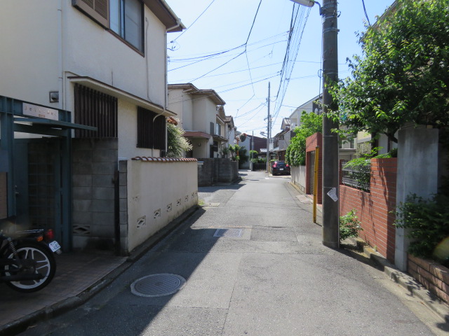 閑静な千歳台2丁目の住宅街 ウルトラマン商店街 も近くで生活至便な良環境 東京コーポレーション 砧店 小田急線 祖師ヶ谷大蔵の賃貸 売買物件情報多数掲載