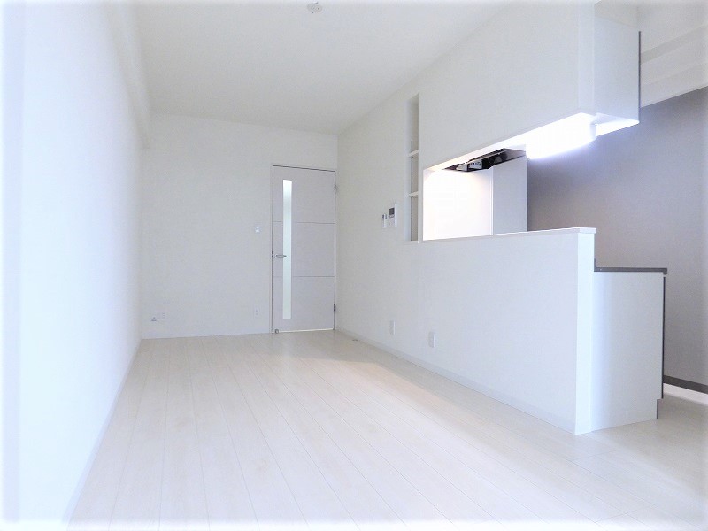 ホワイトベースでオシャレな内装 バッチリ賃貸