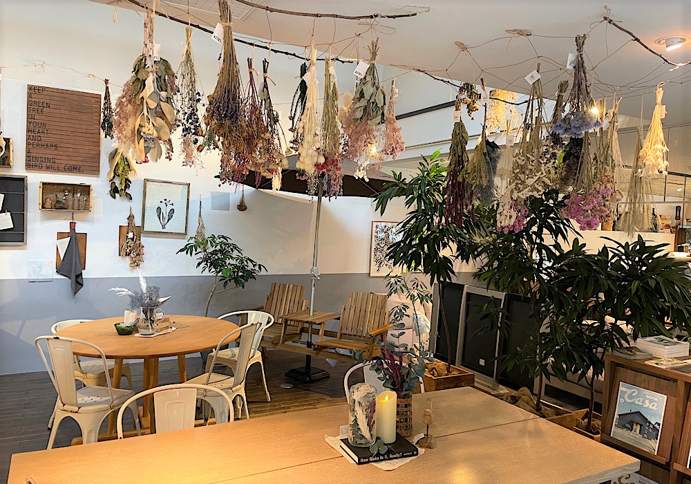 Sns映え間違いなし 高崎市にあるおしゃれカフェ Atrium Cafe エイトリアムカフェ 高崎市の不動産買取 売却は Lixil不動産ショップ トウショウレックス 株 高崎問屋町駅プラザ店へ