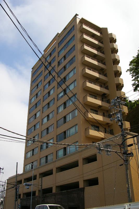 軍港都市横須賀の汐入とホテルのようなマンション